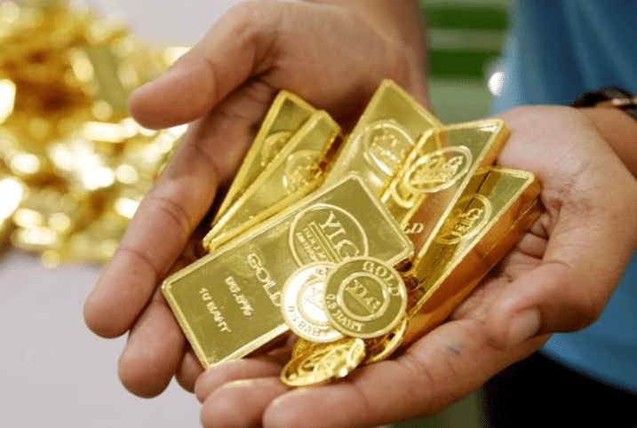 Gold Price Pause Rally by Mid-2000 After Upbeat US GDP