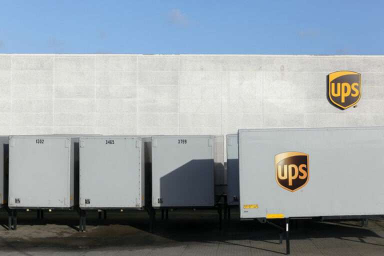Robots to Outnumber People at UPS’s Massive New Warehouse